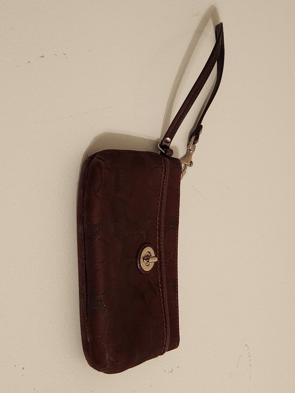 Vintage Coach Burgundy Signature Jacquard Wristlet - Picture 3 of 10